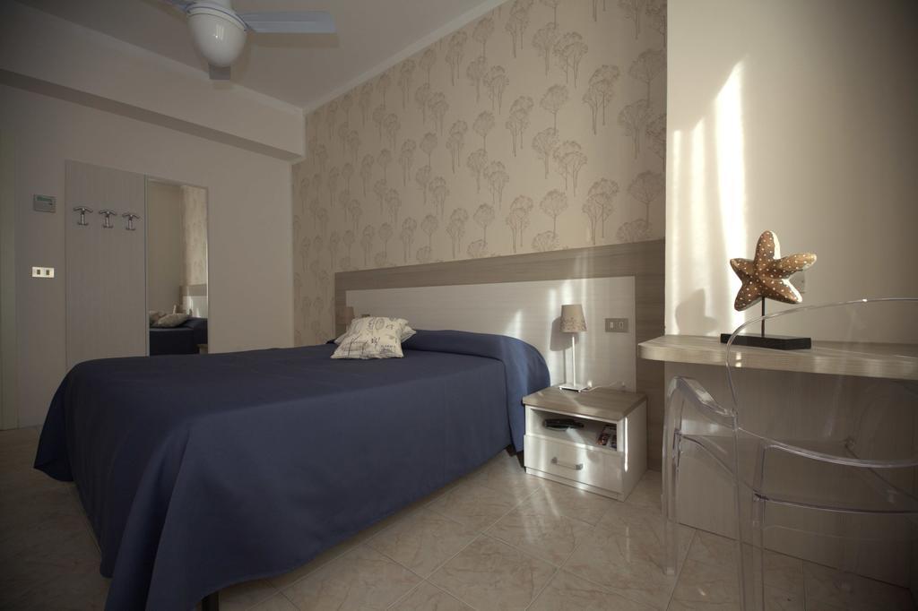 Hotel Bel Sit Аласио Стая снимка