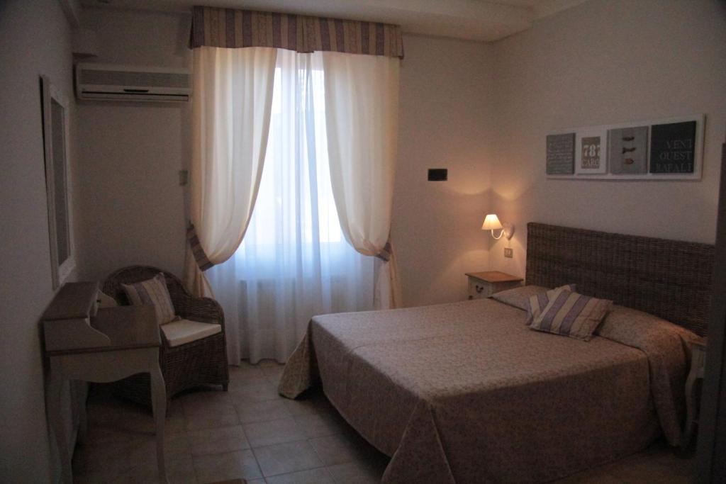 Hotel Bel Sit Аласио Екстериор снимка